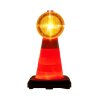Cône de signalisation avec feu davertissement